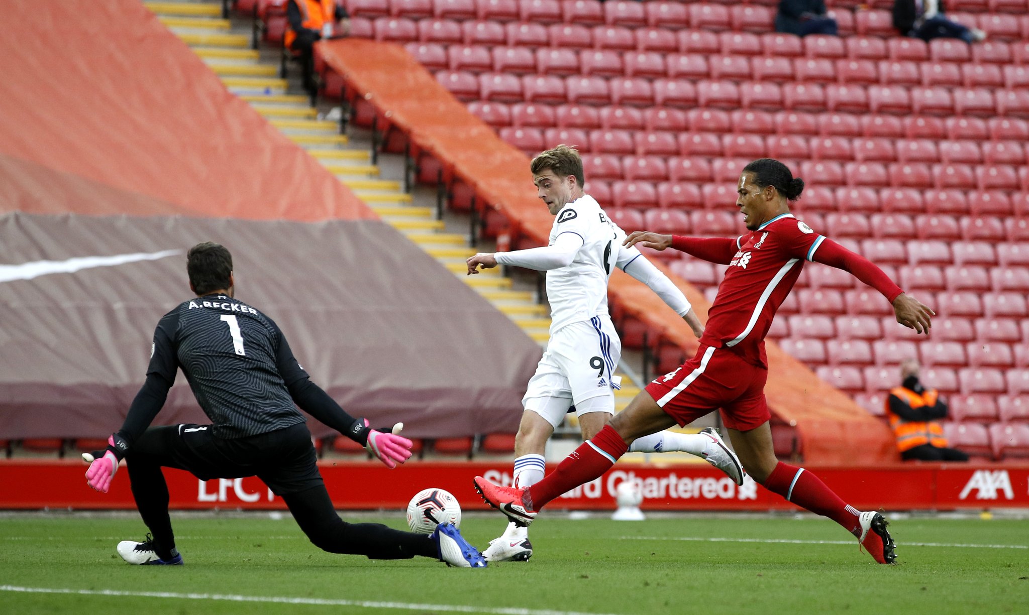 眼睛里满是 眼睛里满是