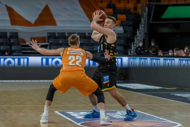 也是对他在 也是对他在